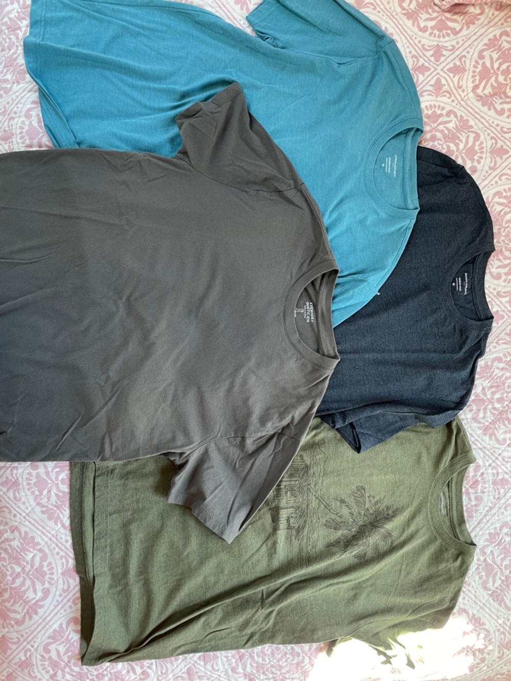 4 Lot - Men's Crew Neck T-Shirt - Banana Republic Gap Size Medium M New